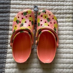 NWT WMN CROCS SIZE 7